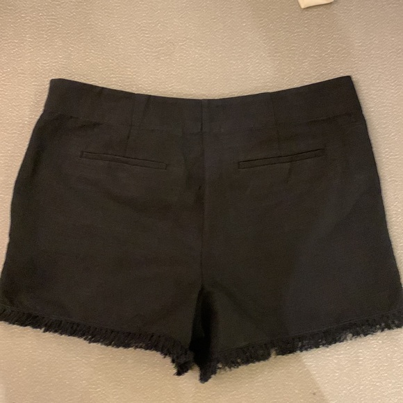 LOFT Fringe bottom shorts in Black Cotton & Linen blend, size 12 - Picture 5 of 7